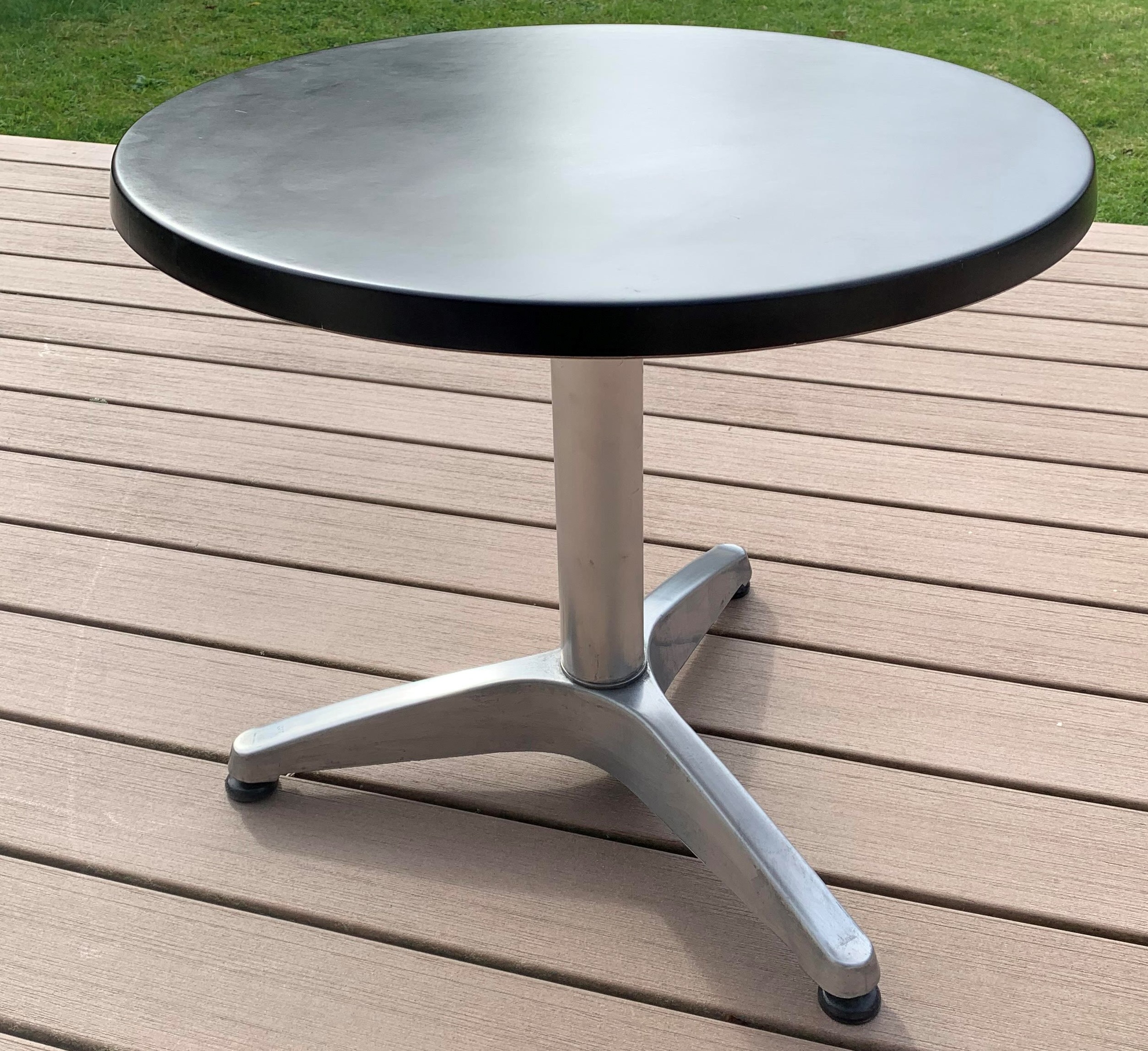 PREMIUM ROUND CAFE OR COFFEE TABLE